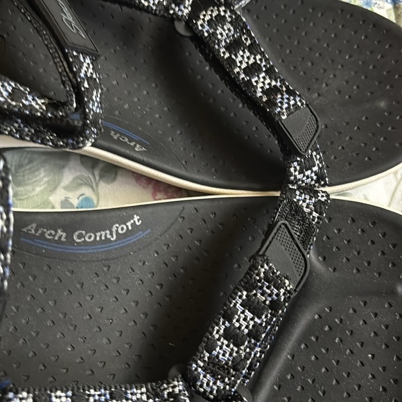 Ladies SKECHERS  Size 11 Sandals - Never Worn - Picture 2 of 8